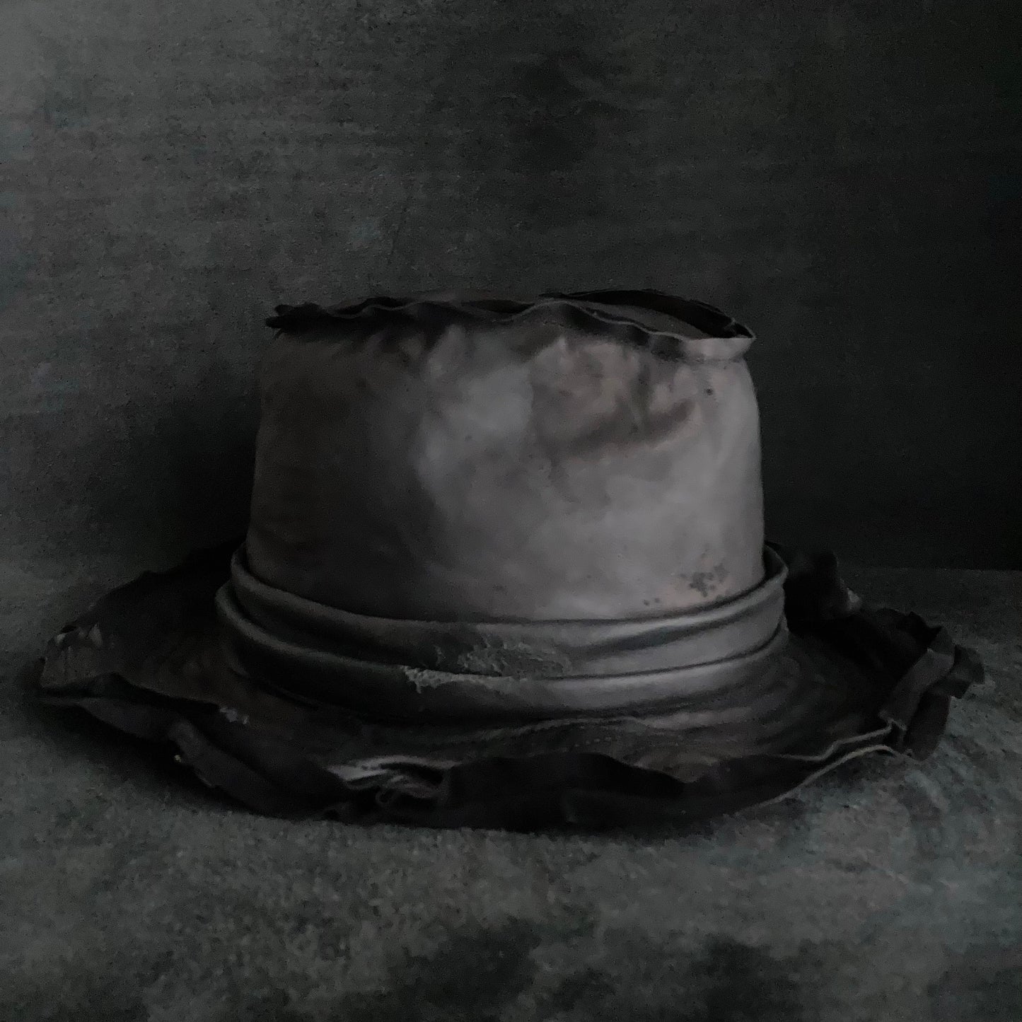 黑色皮质软呢帽