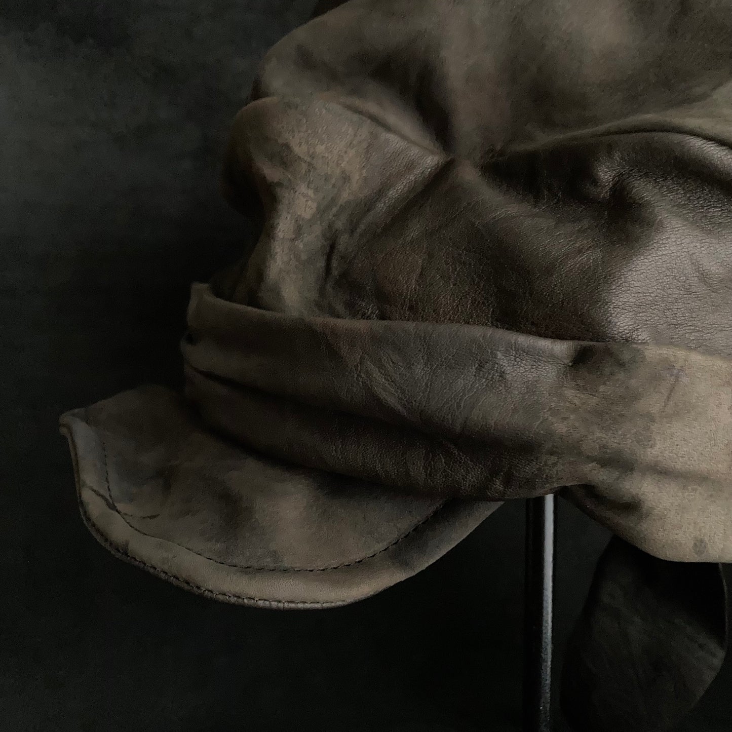 Cloudy processed leather martial cap