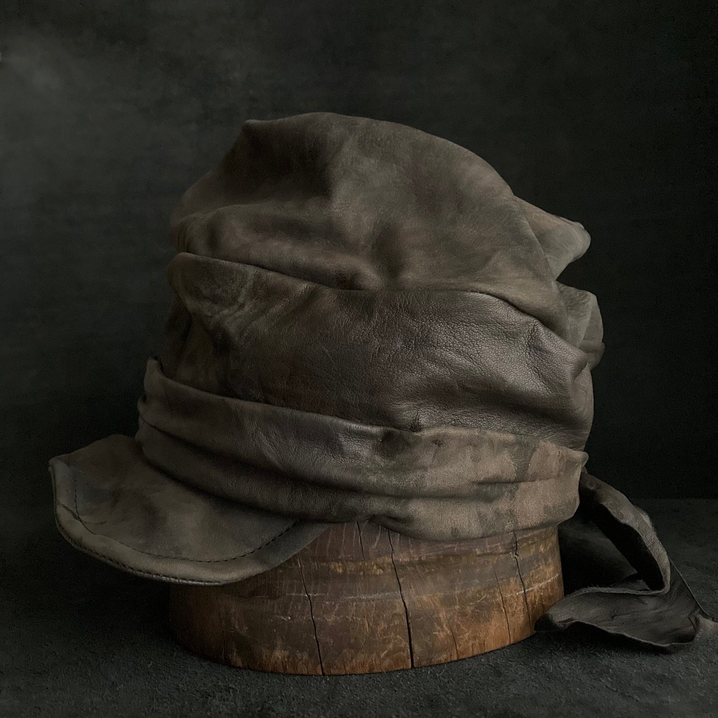 Cloudy processed leather martial cap