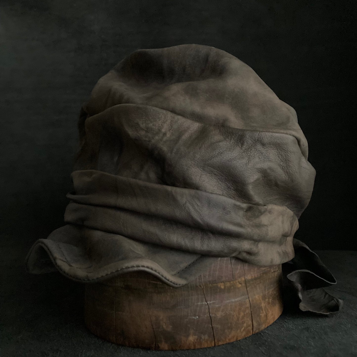 Cloudy processed leather martial cap
