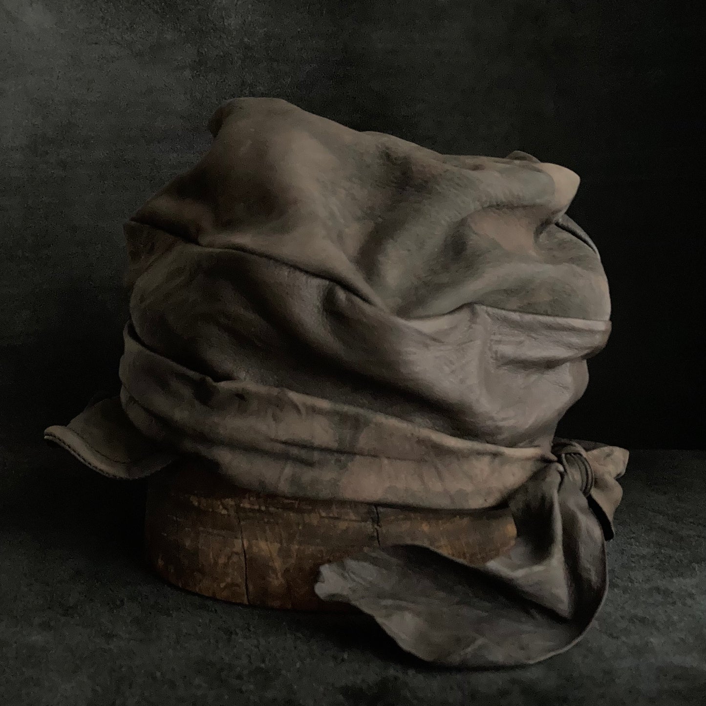 Cloudy processed leather martial cap