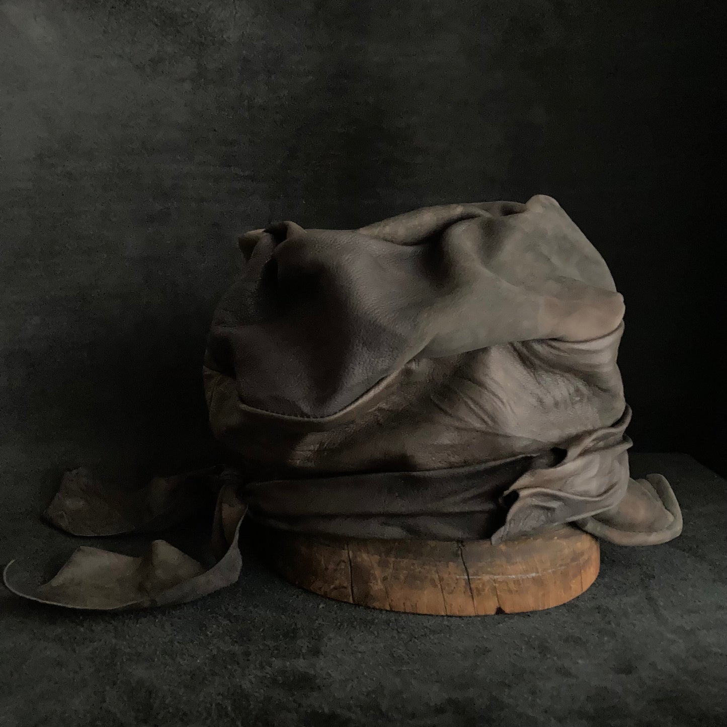 Cloudy processed leather martial cap