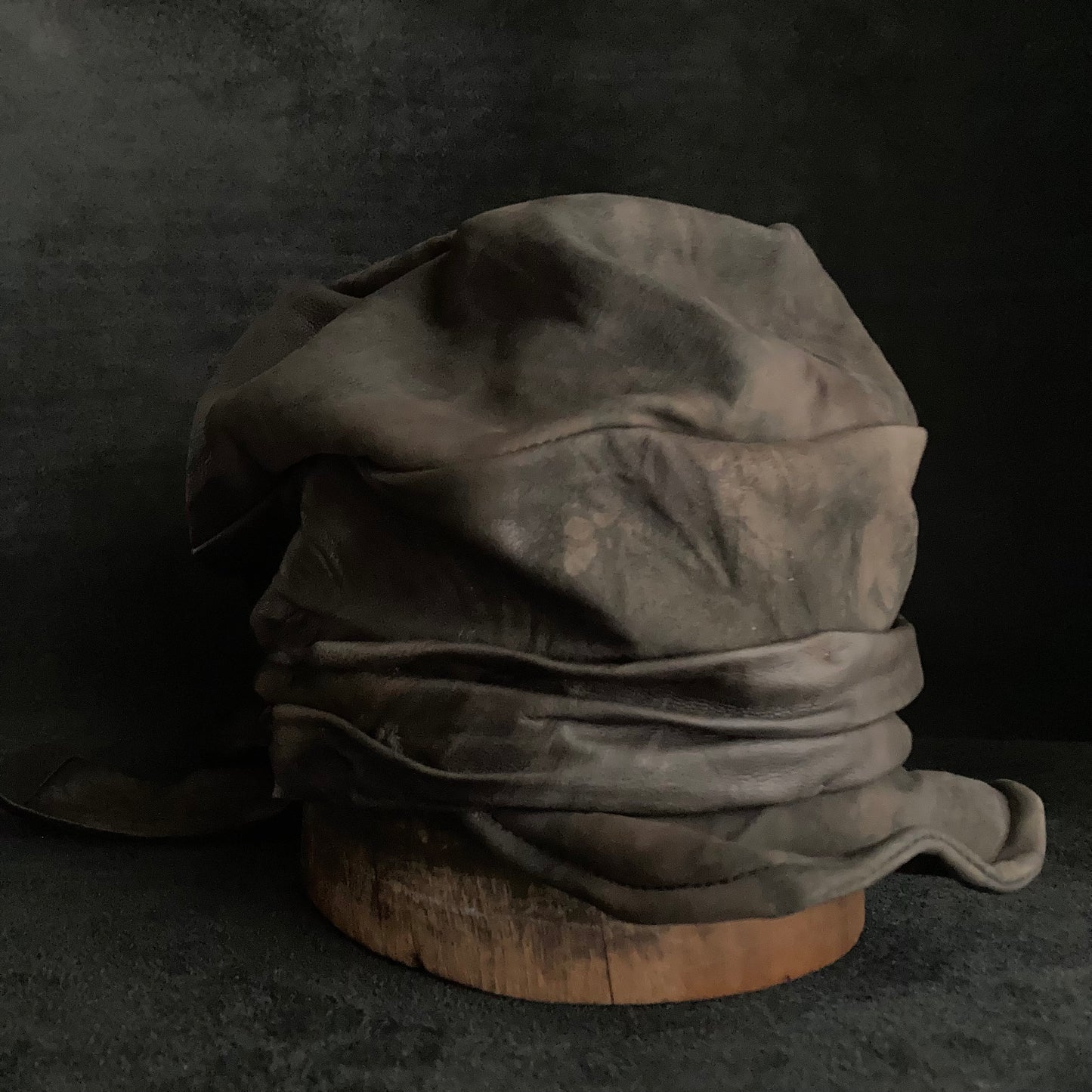 Cloudy processed leather martial cap