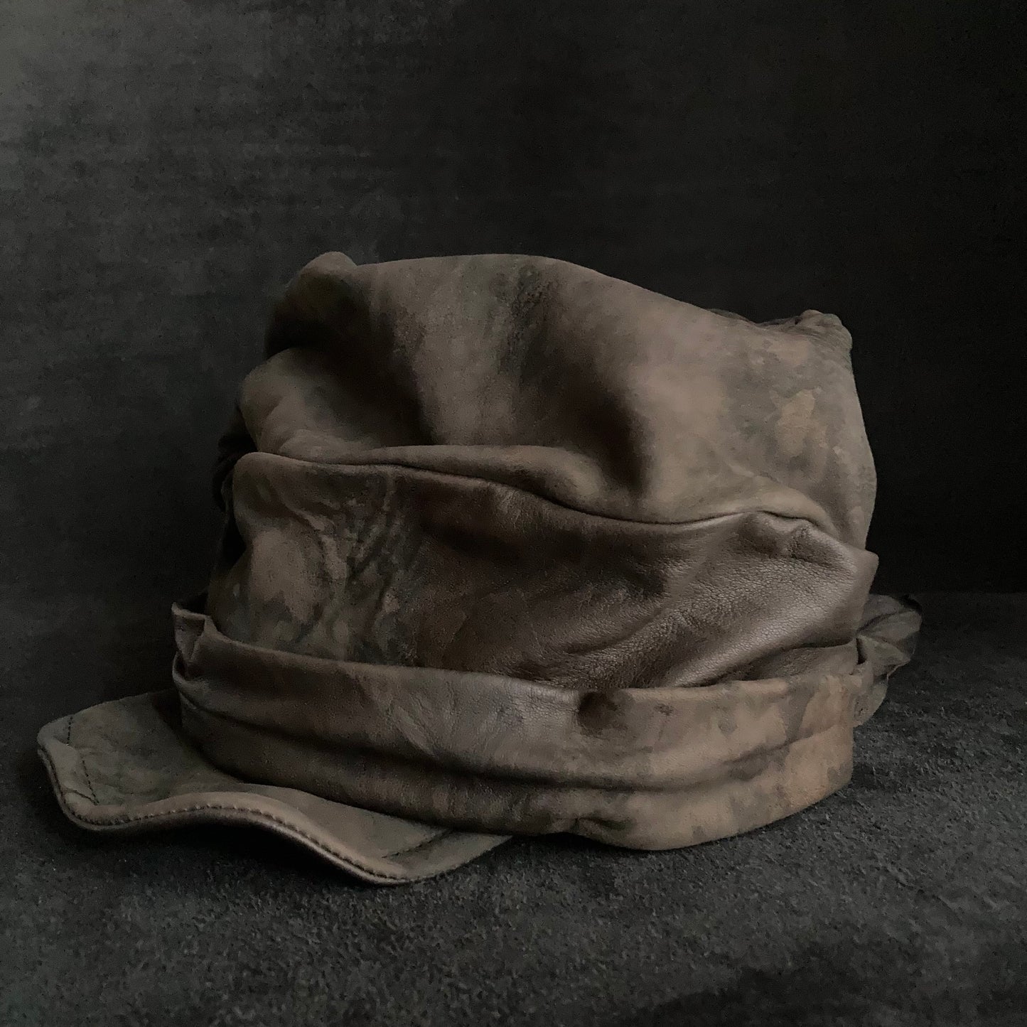 Cloudy processed leather martial cap