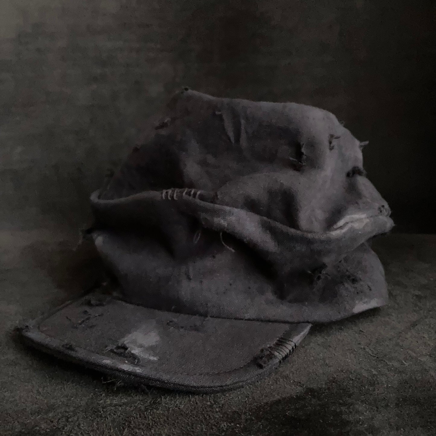 Reserved item (Black linen damage turn cap (brim core))