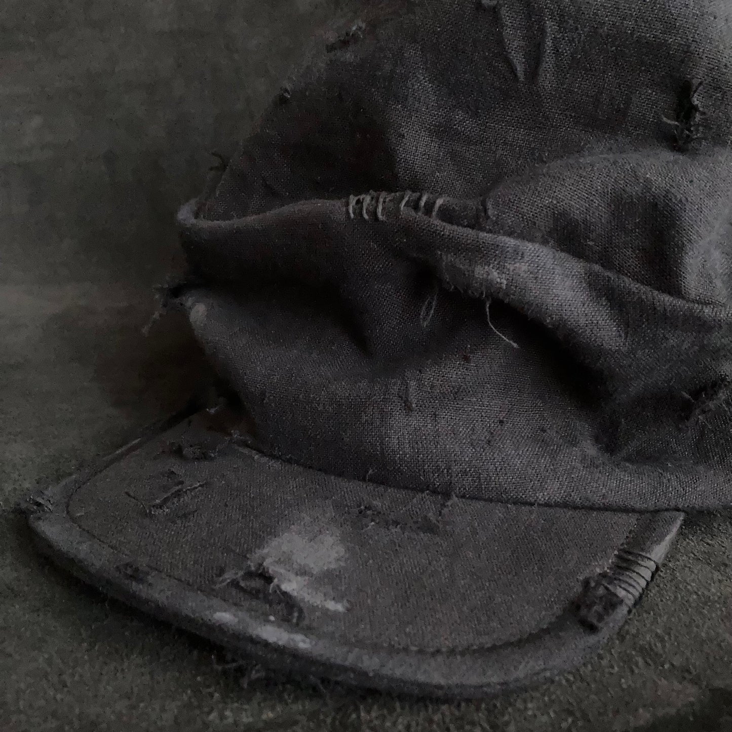 Reserved item (Black linen damage turn cap (brim core))