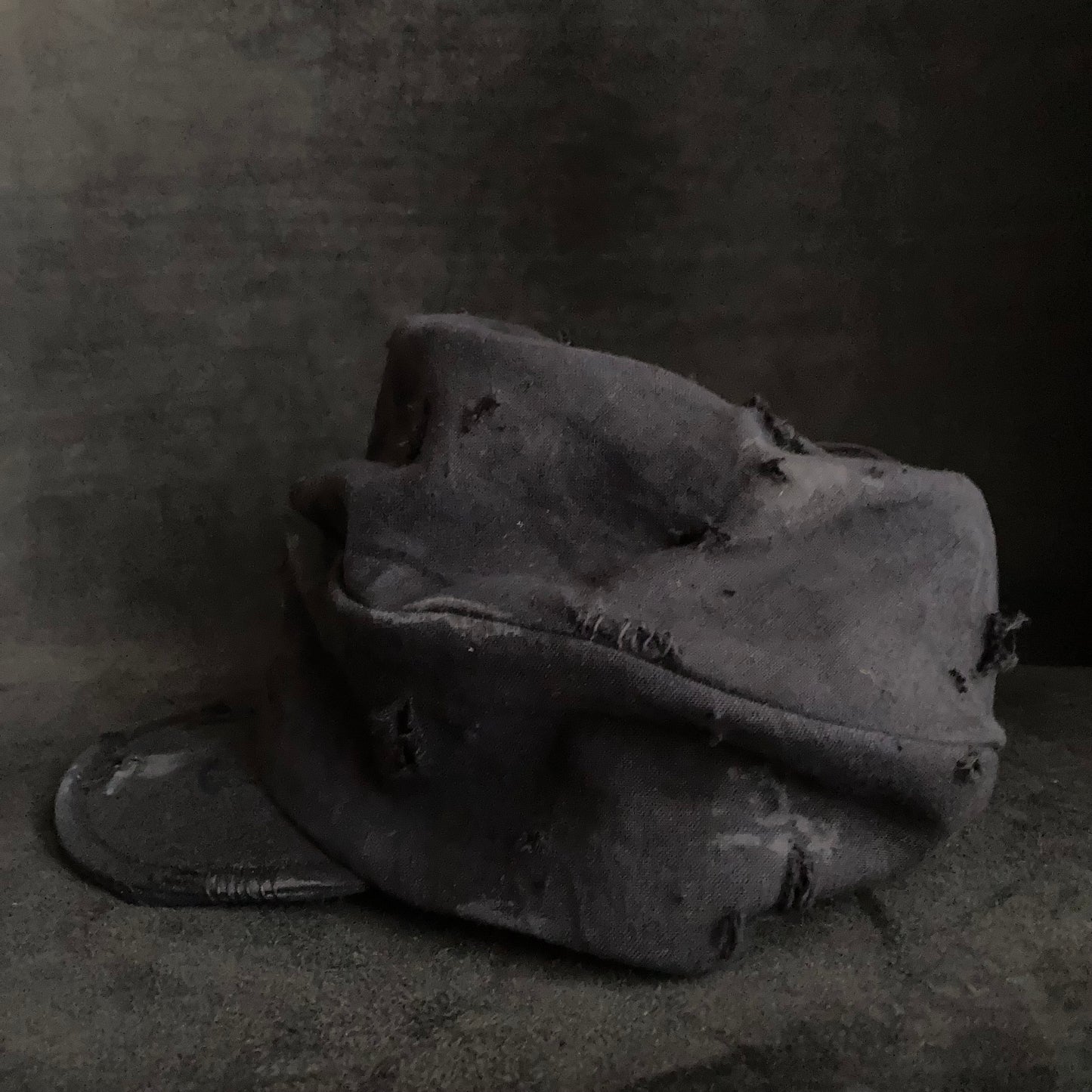 Reserved item (Black linen damage turn cap (brim core))