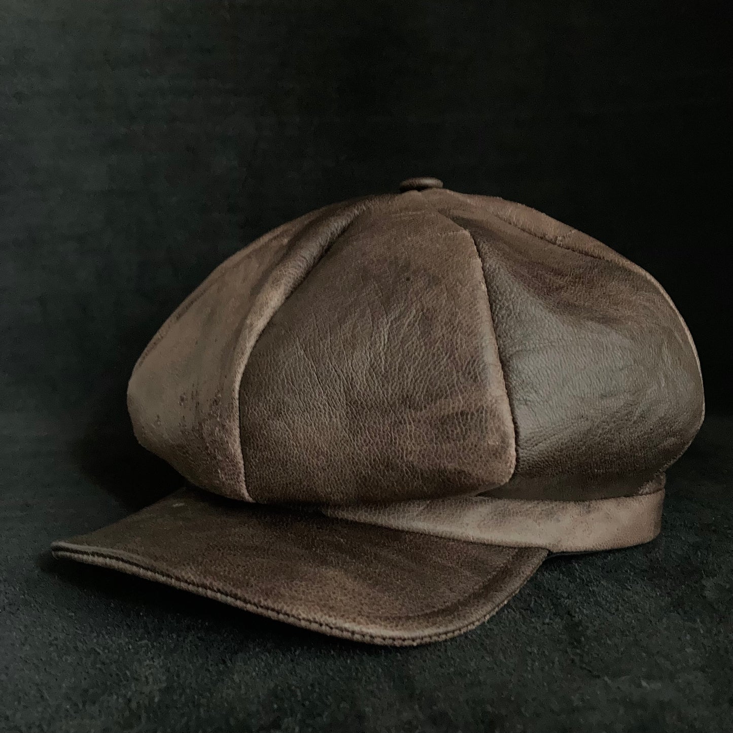 Rough land brown leather casquette