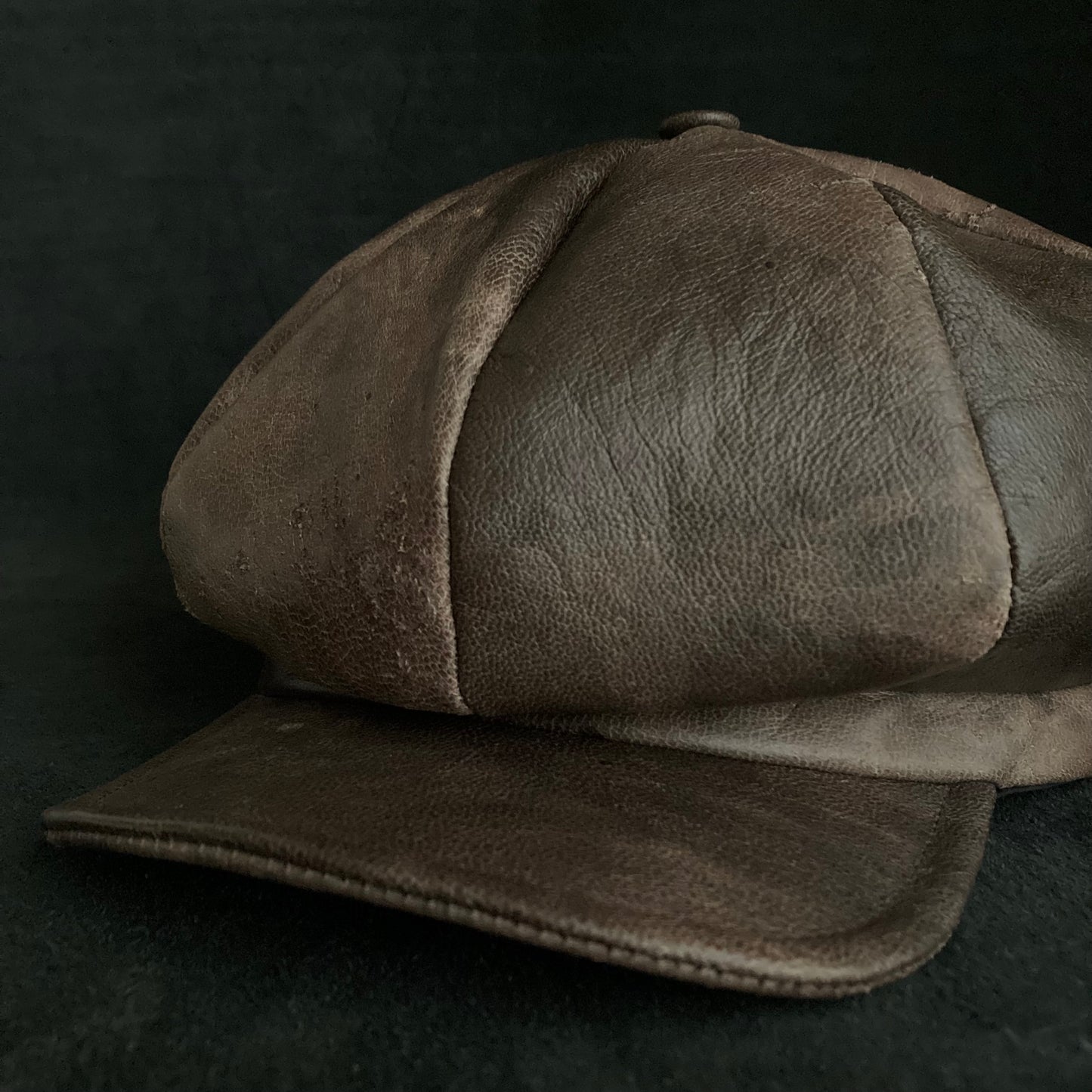 Rough land brown leather casquette