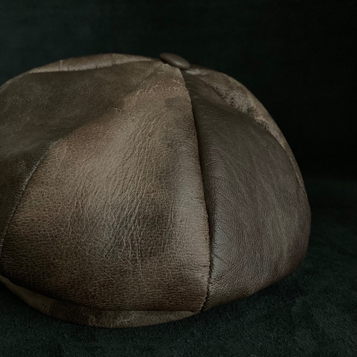 Rough land brown leather casquette