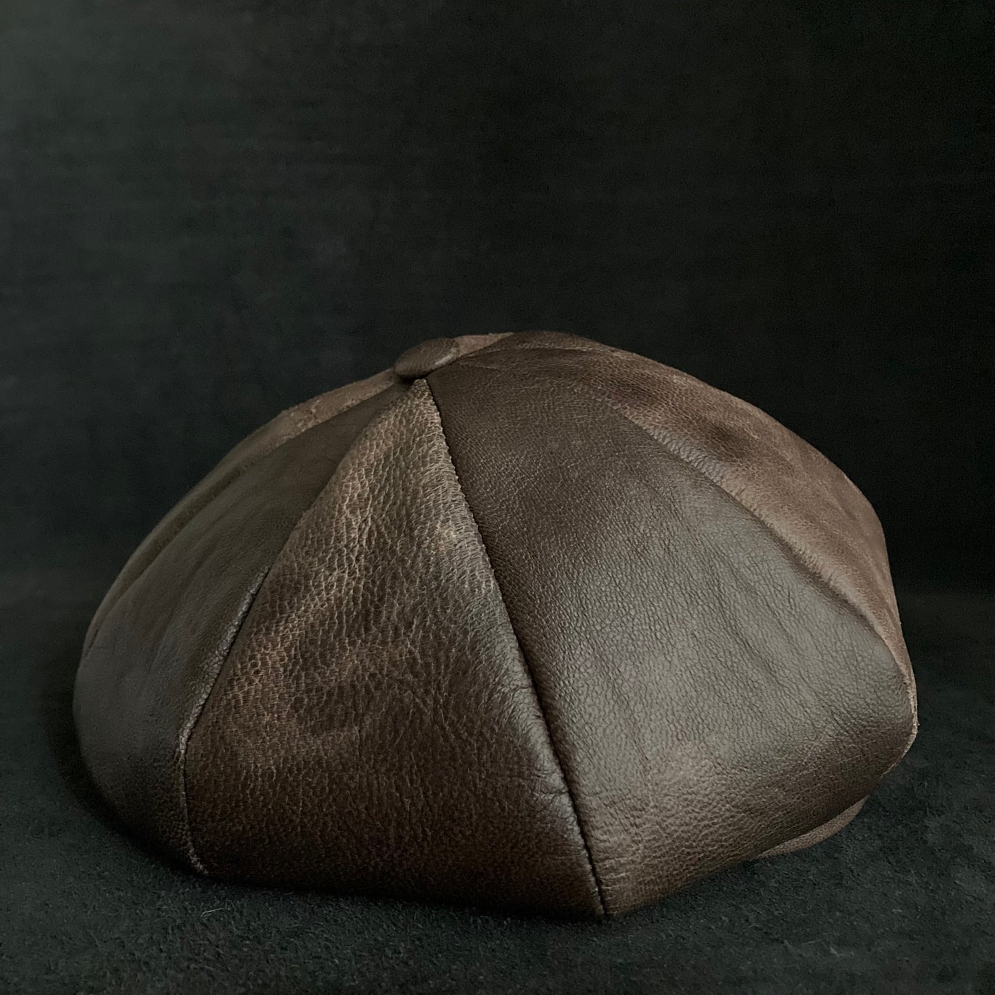 Rough land brown leather casquette