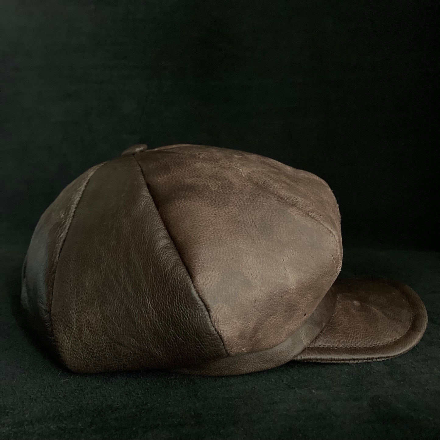 Rough land brown leather casquette