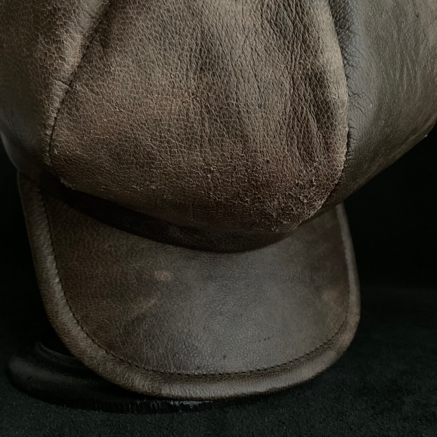 Rough land brown leather casquette