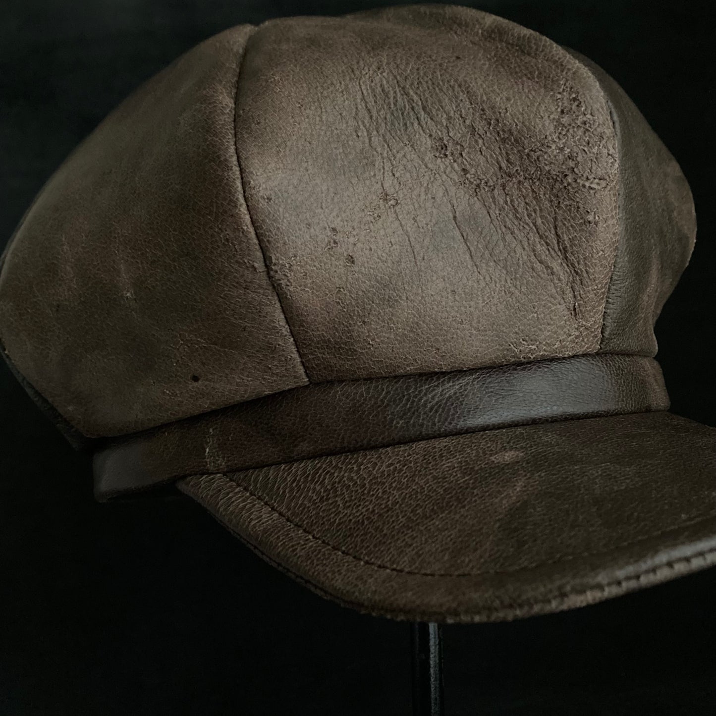 Rough land brown leather casquette