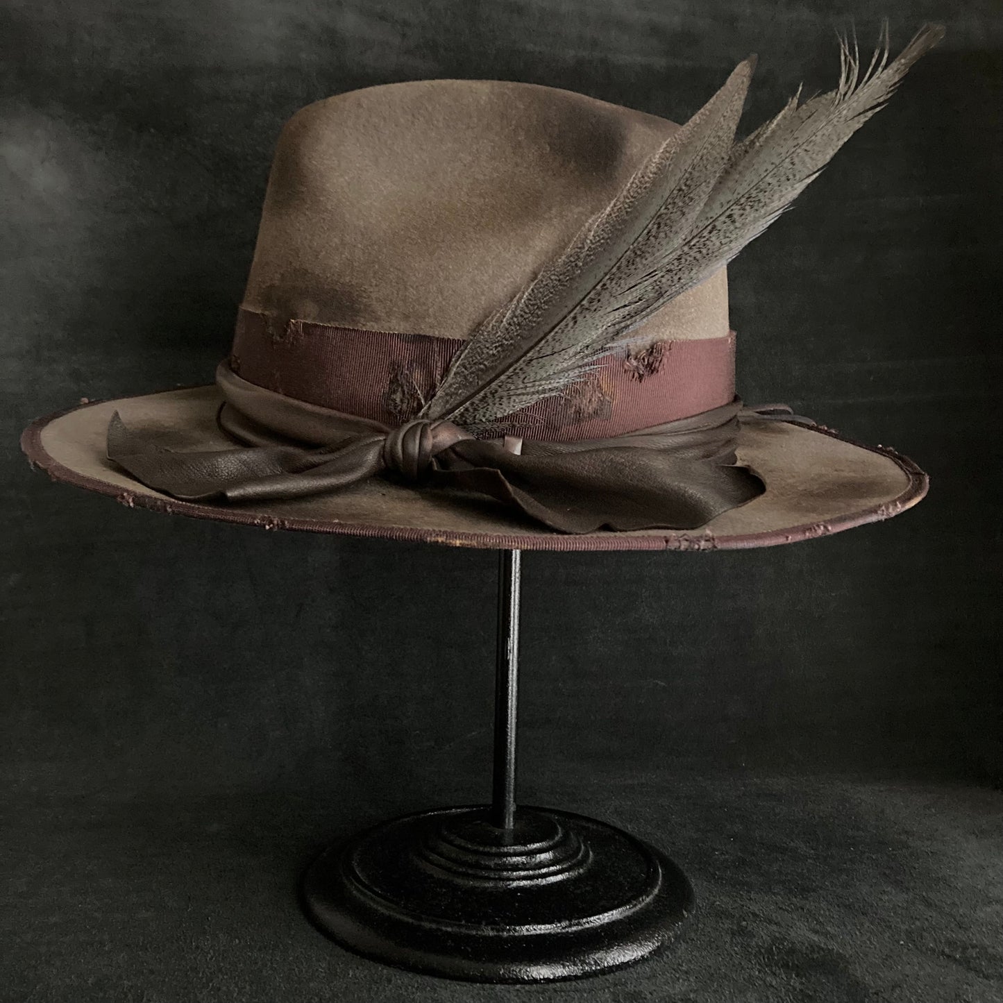 Burned greige feather western hat