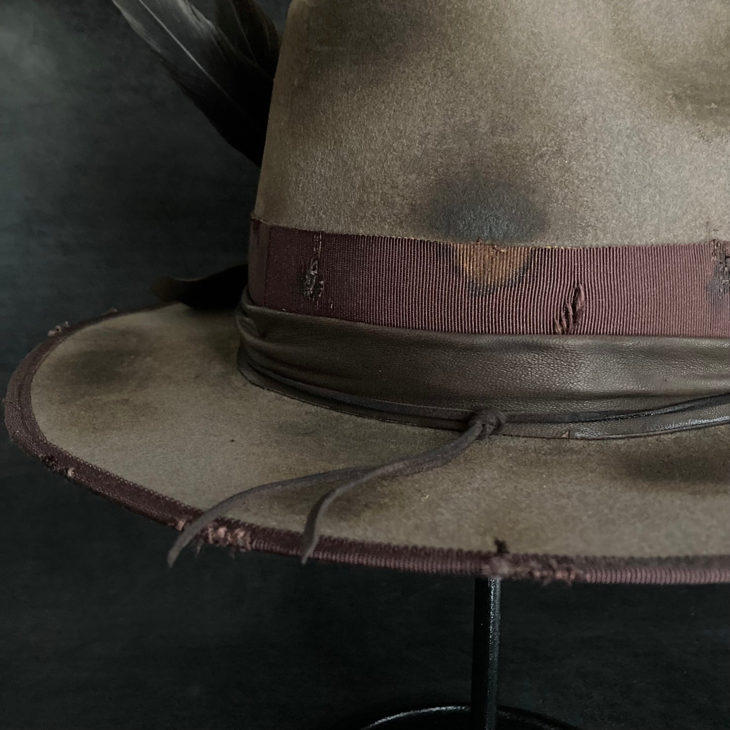 Burned greige feather western hat