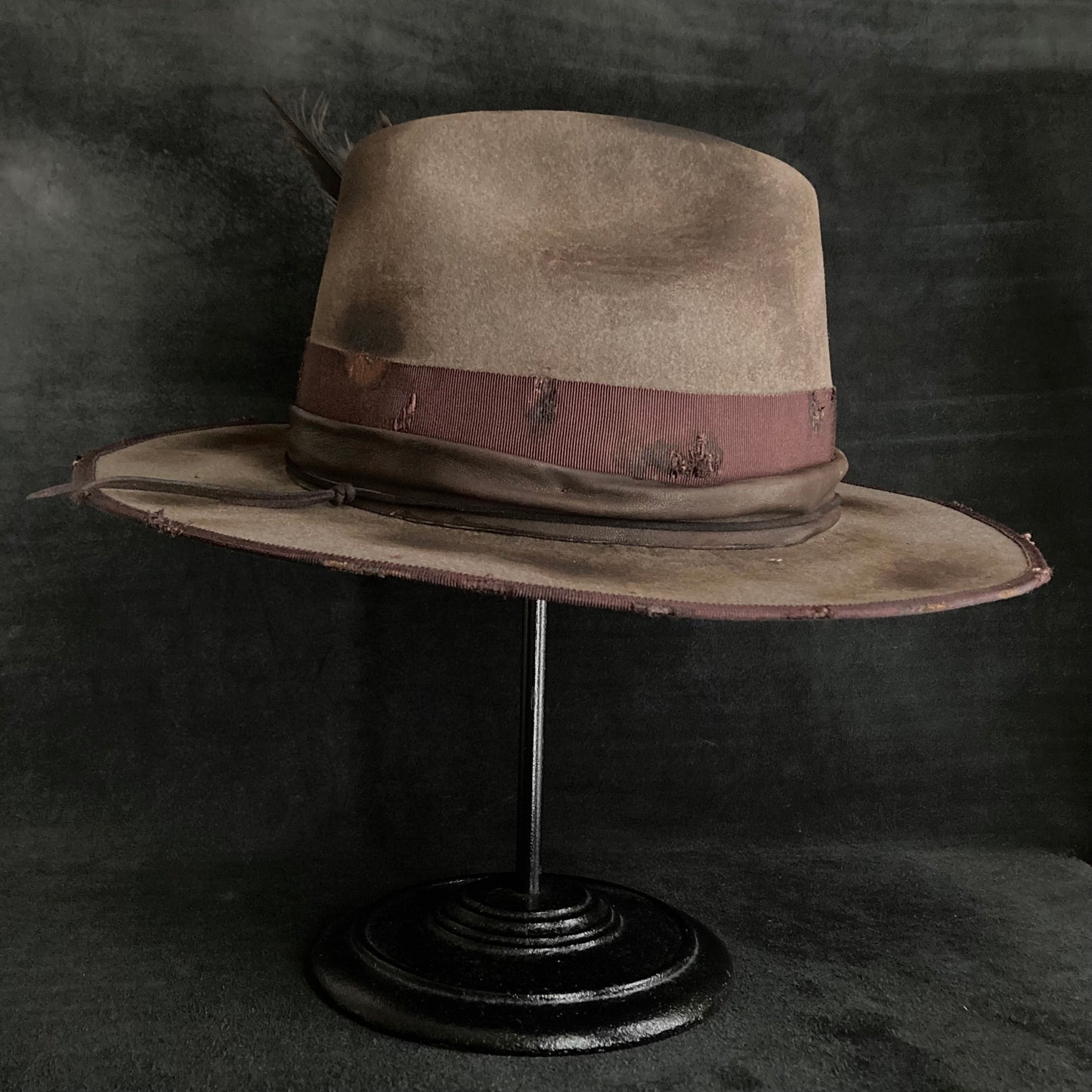 Burned greige feather western hat