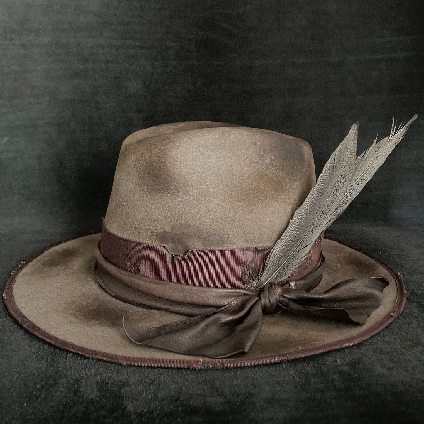 Burned greige feather western hat
