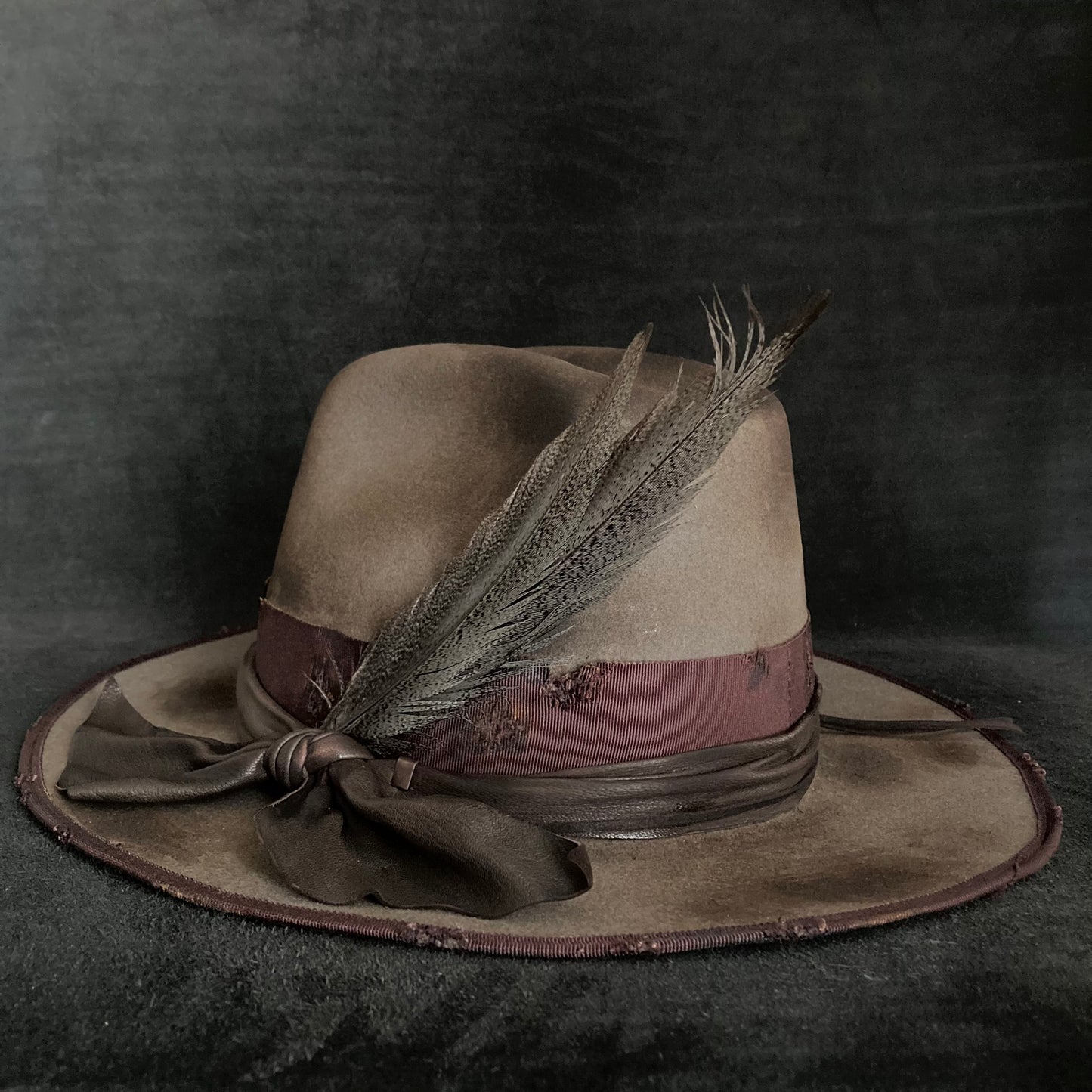 Burned greige feather western hat