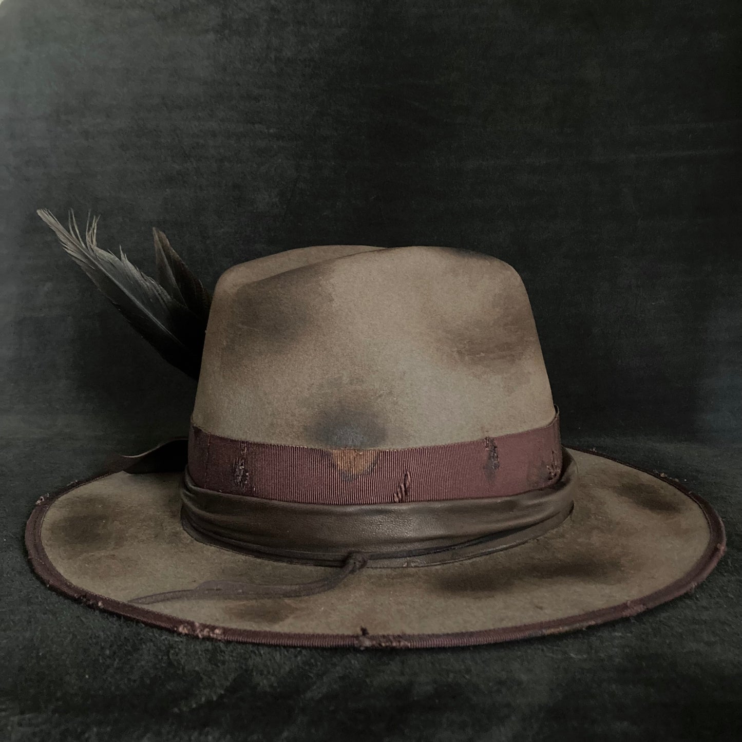 Burned greige feather western hat