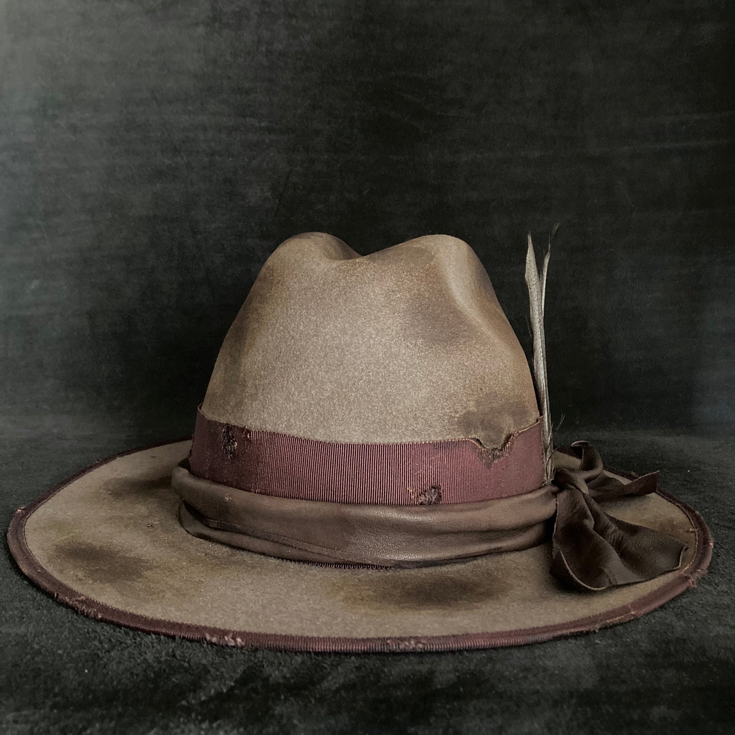 Burned greige feather western hat