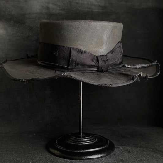 Charcoal damage line flat hat