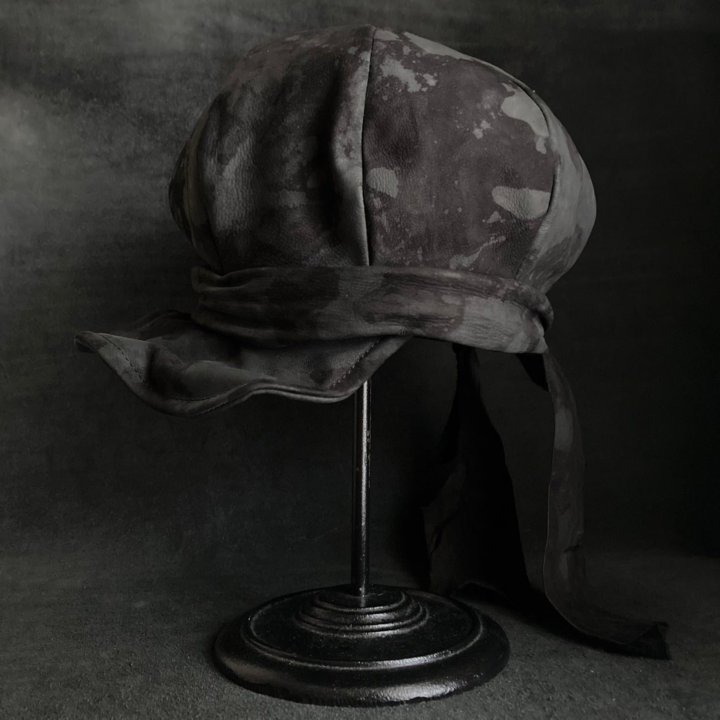 Black leather bleached martial casquette