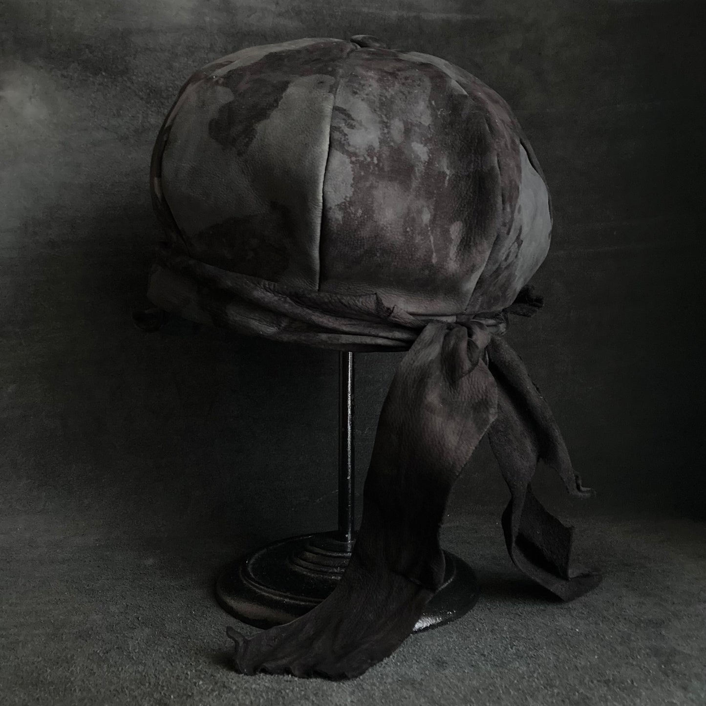 Black leather bleached martial casquette