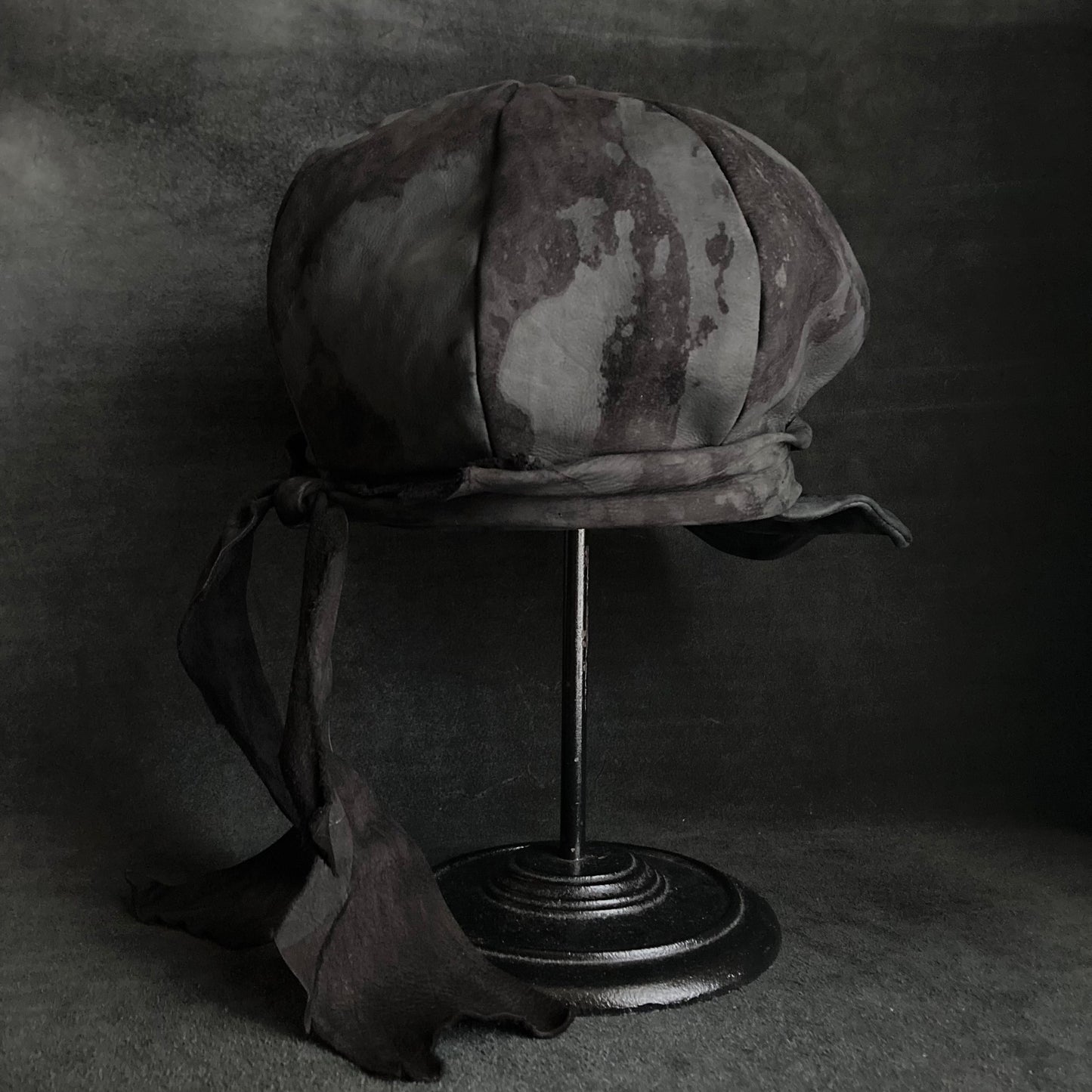 Black leather bleached martial casquette