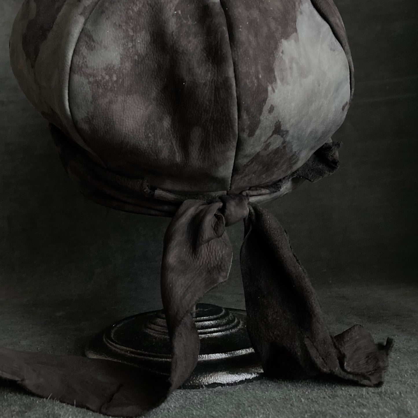 Black leather bleached martial casquette