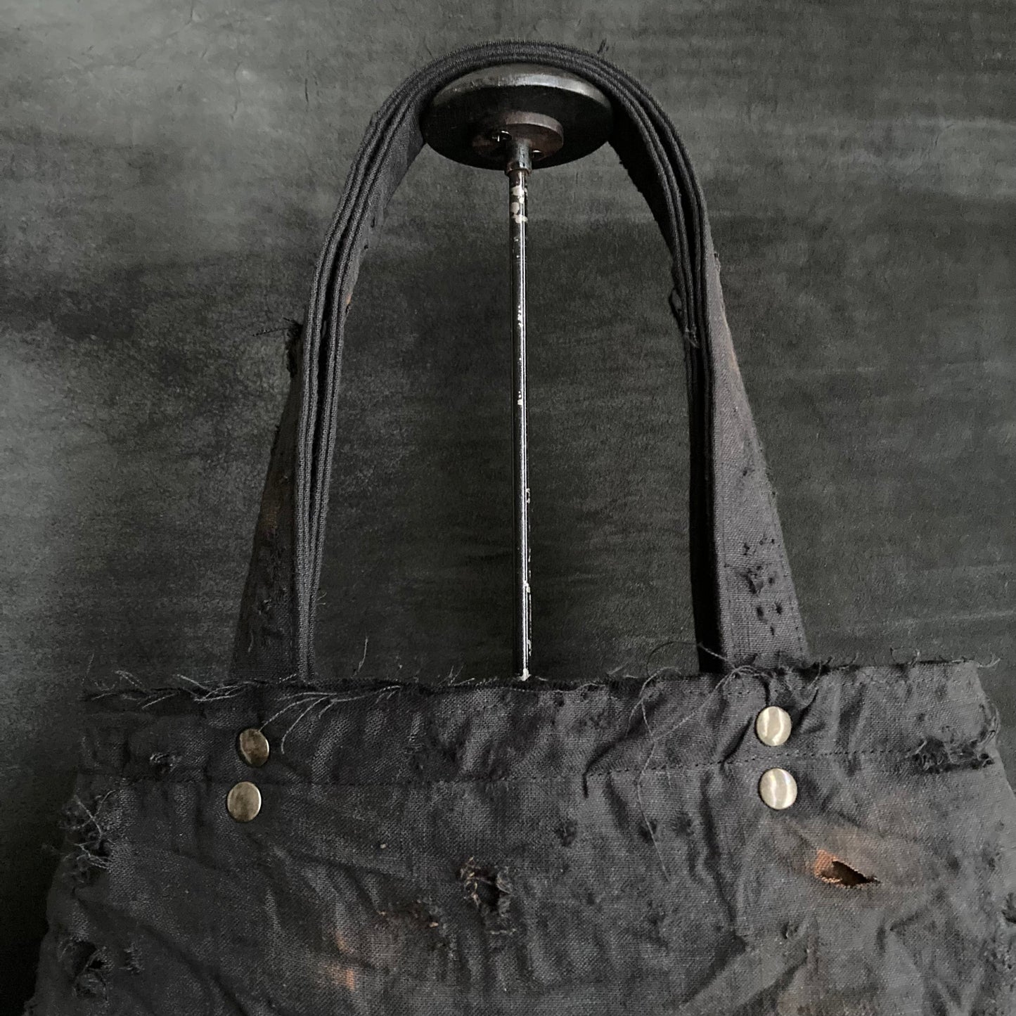 Black linen damage tote bag