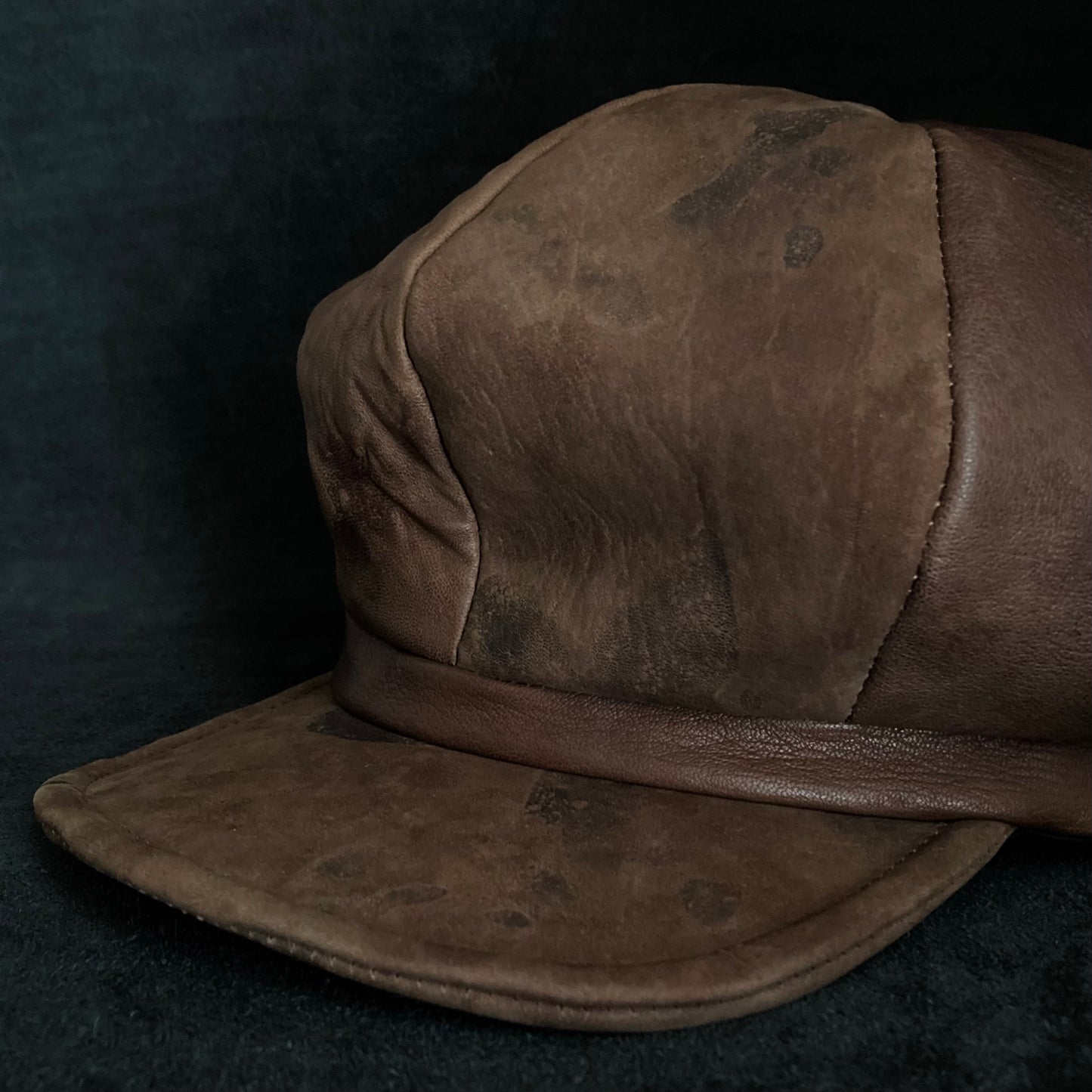 Dry soil brown leather casquette
