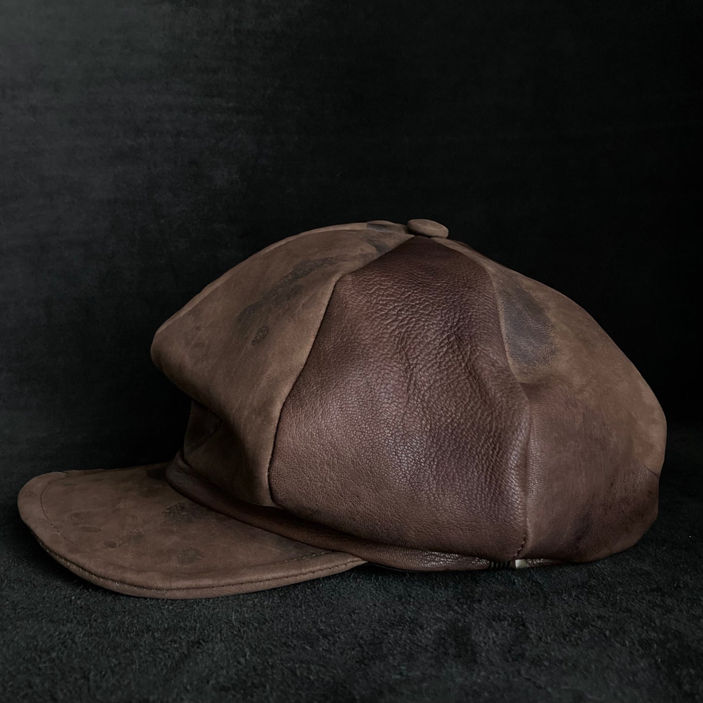 Dry soil brown leather casquette