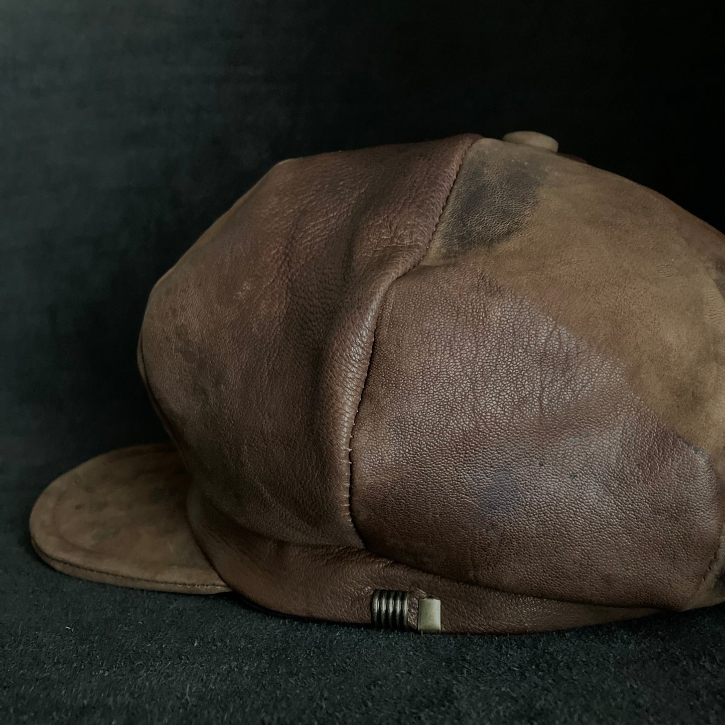 Dry soil brown leather casquette
