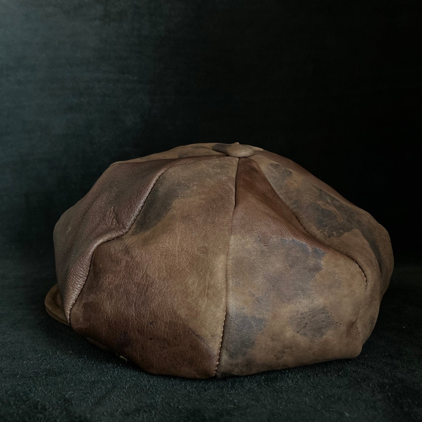Dry soil brown leather casquette