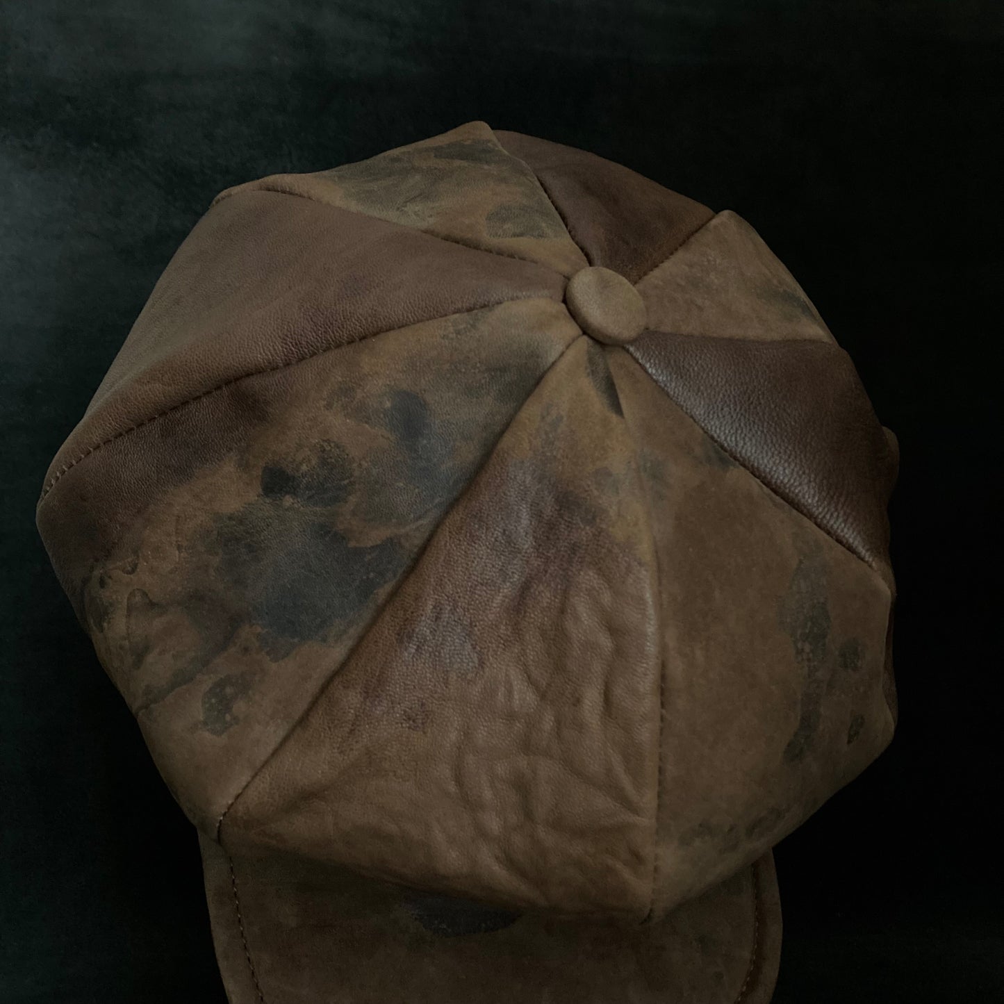 Dry soil brown leather casquette