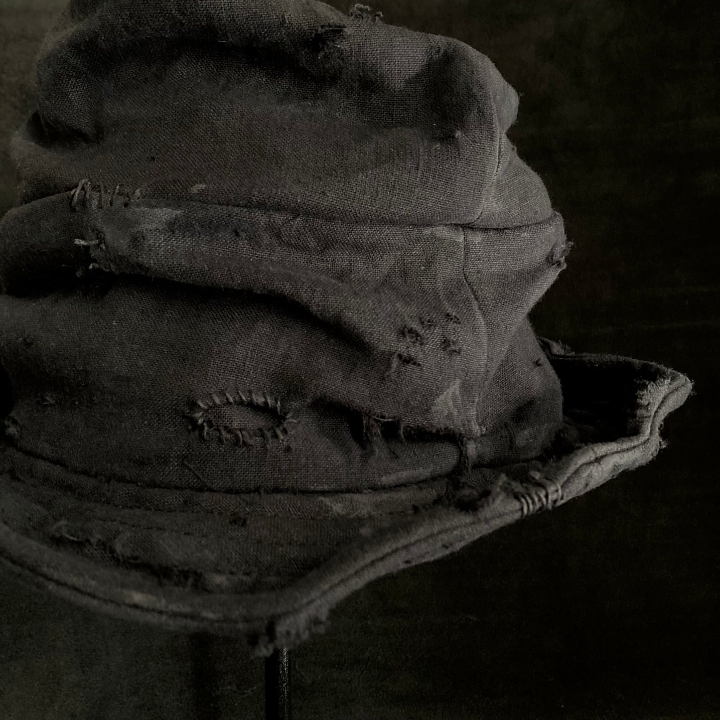 Black linen damage turn bucket hat