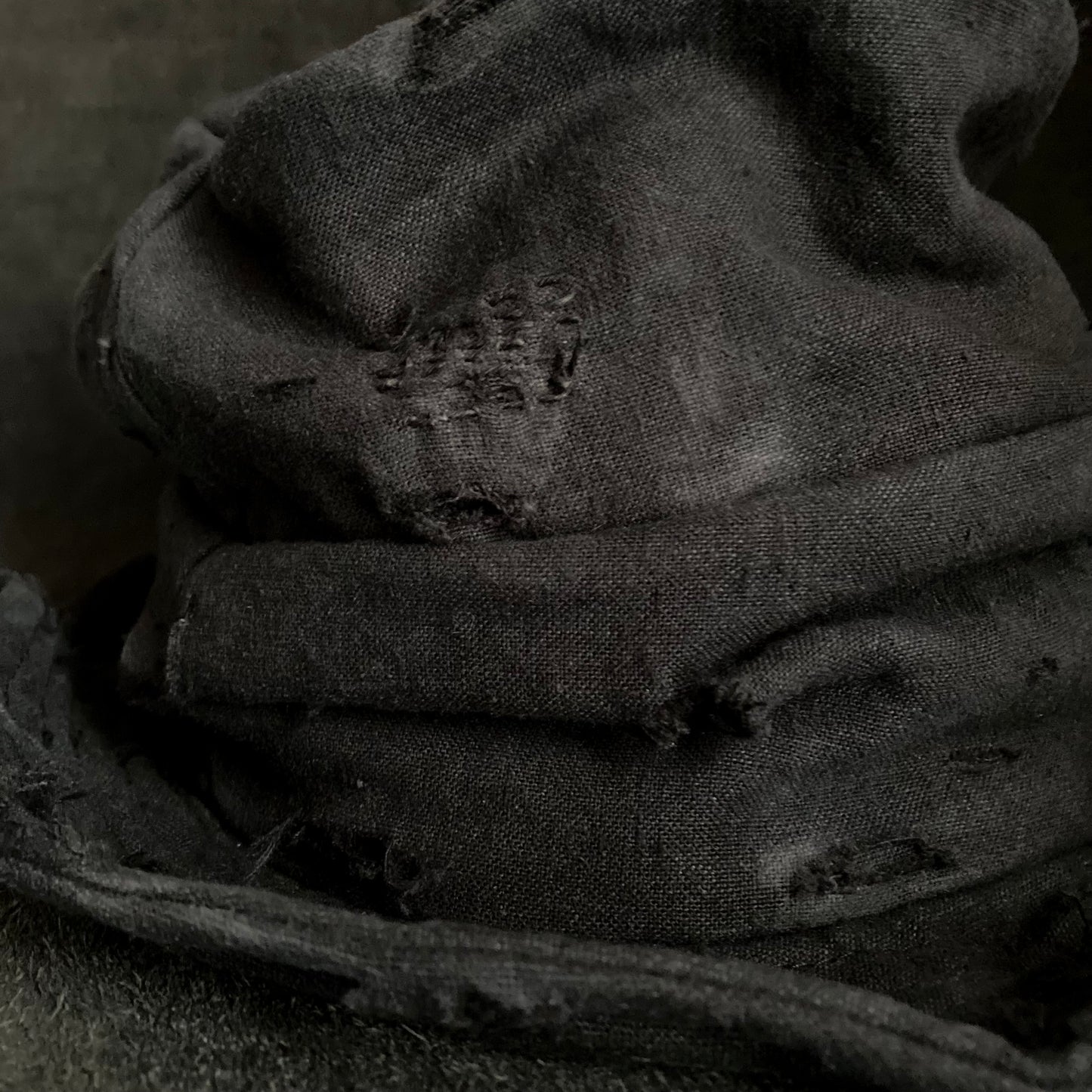 Black linen damage turn bucket hat