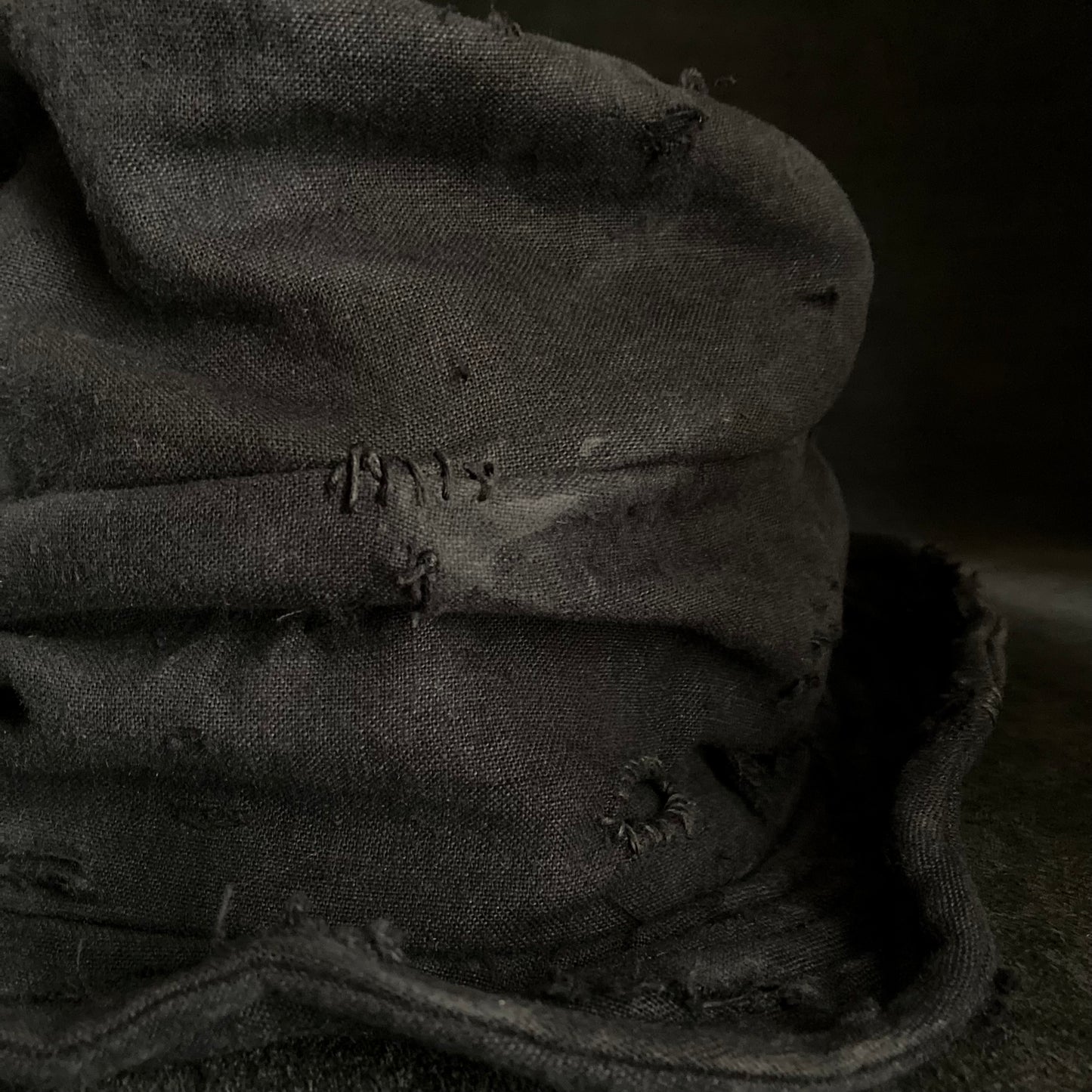 Black linen damage turn bucket hat