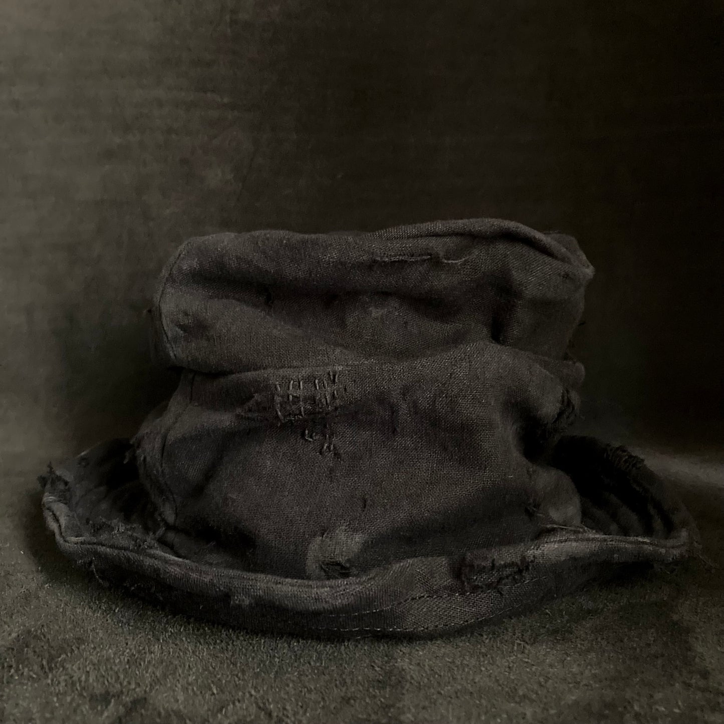 Black linen damage turn bucket hat