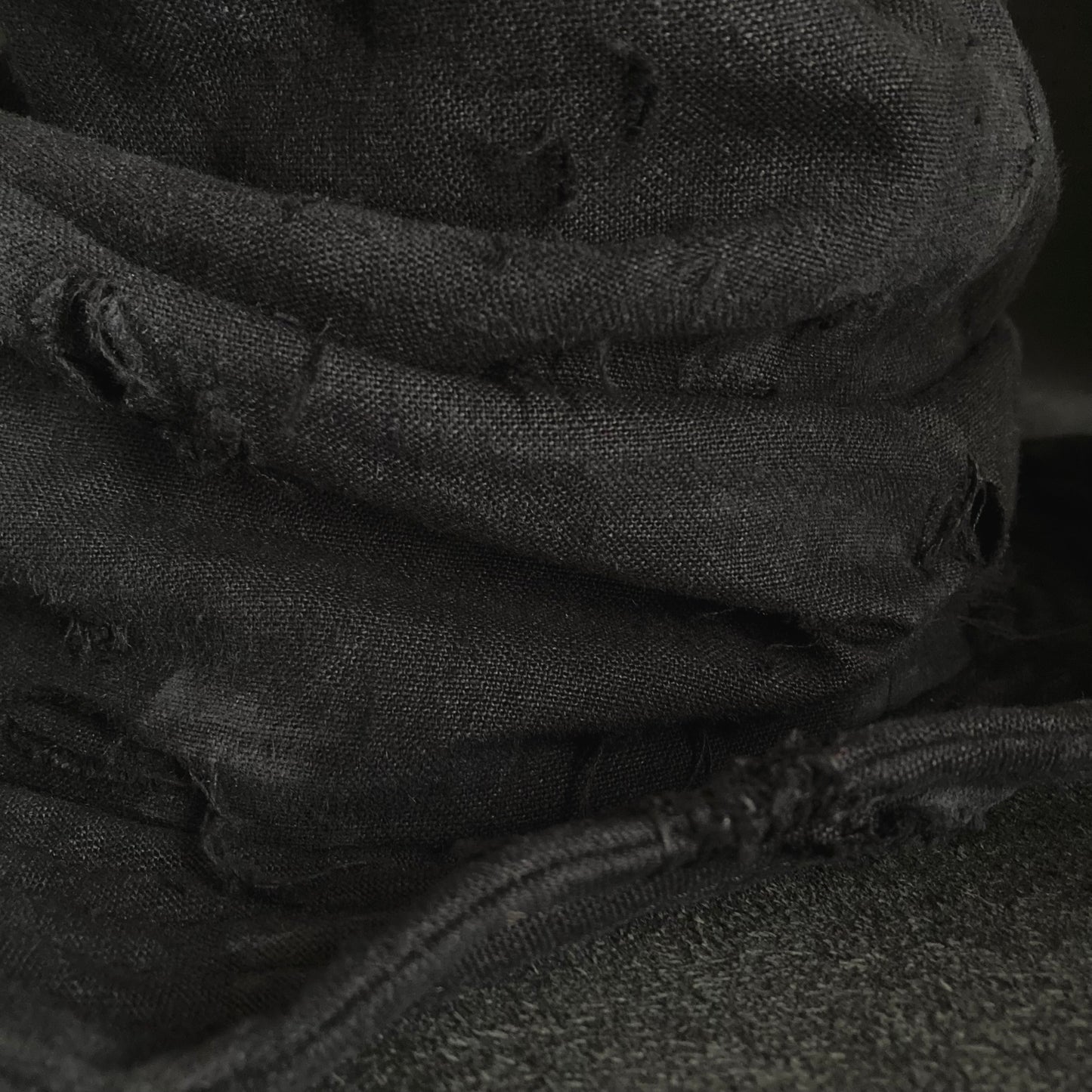 Black linen damage turn bucket hat