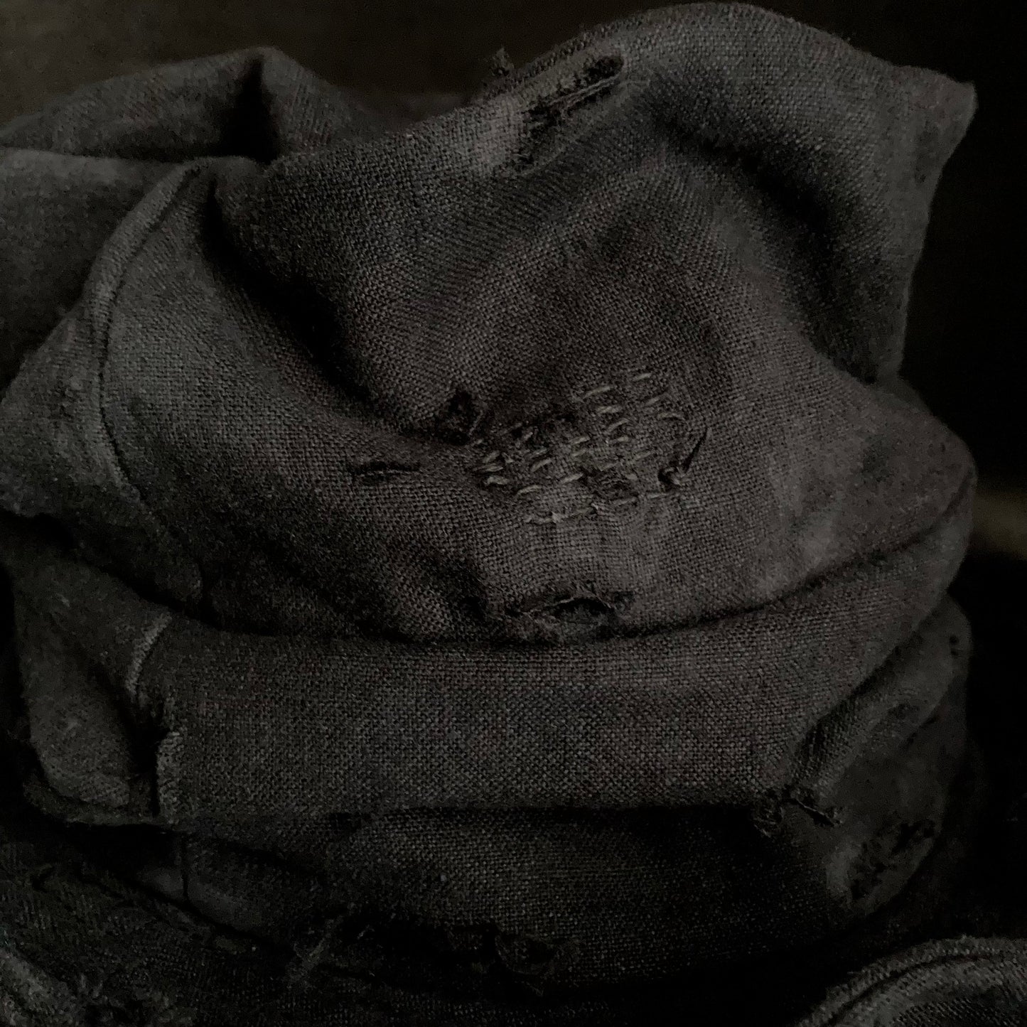 Black linen damage turn bucket hat