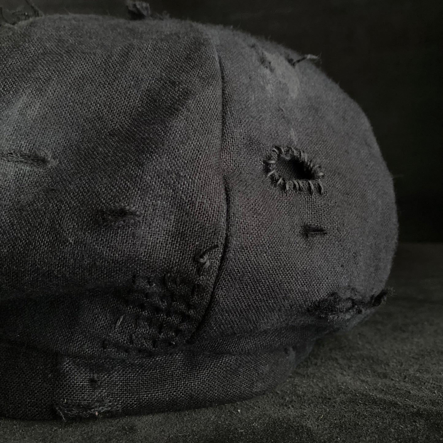 Black linen damage casquette (brim core)