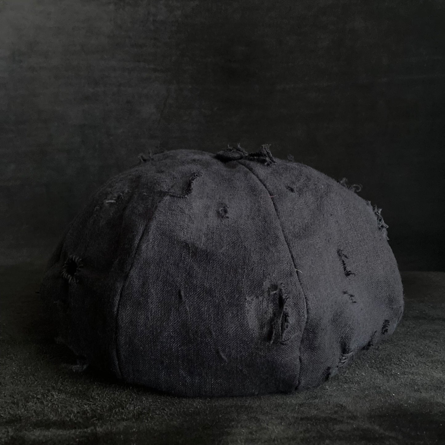 Black linen damage casquette (brim core)