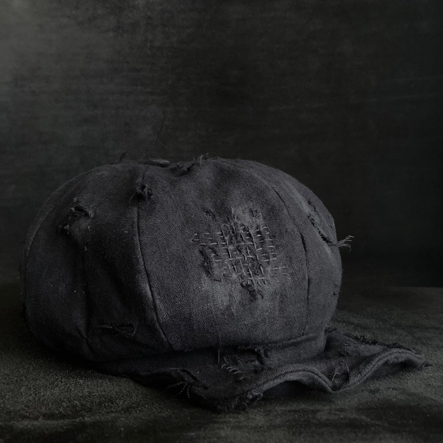 Black linen damage casquette (brim core)