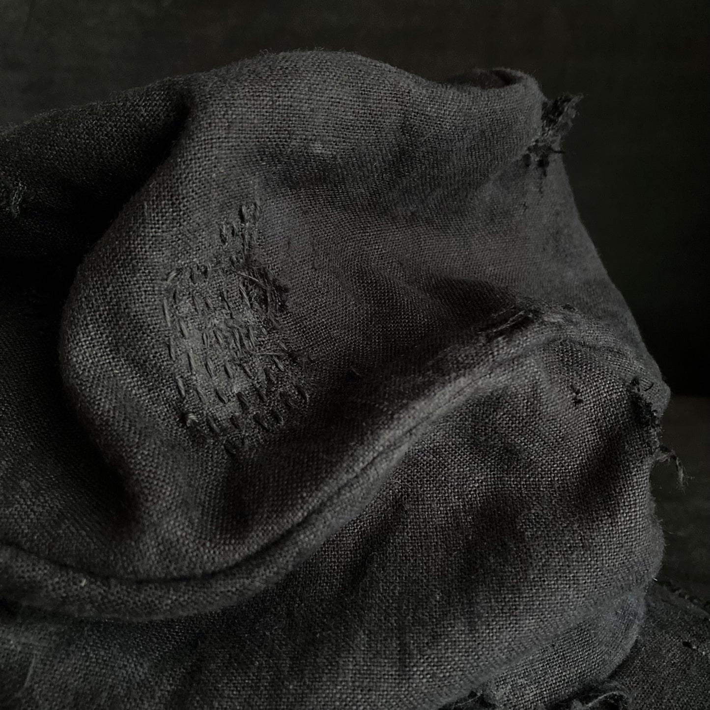 Black linen damage stitch turn cap (brim core)