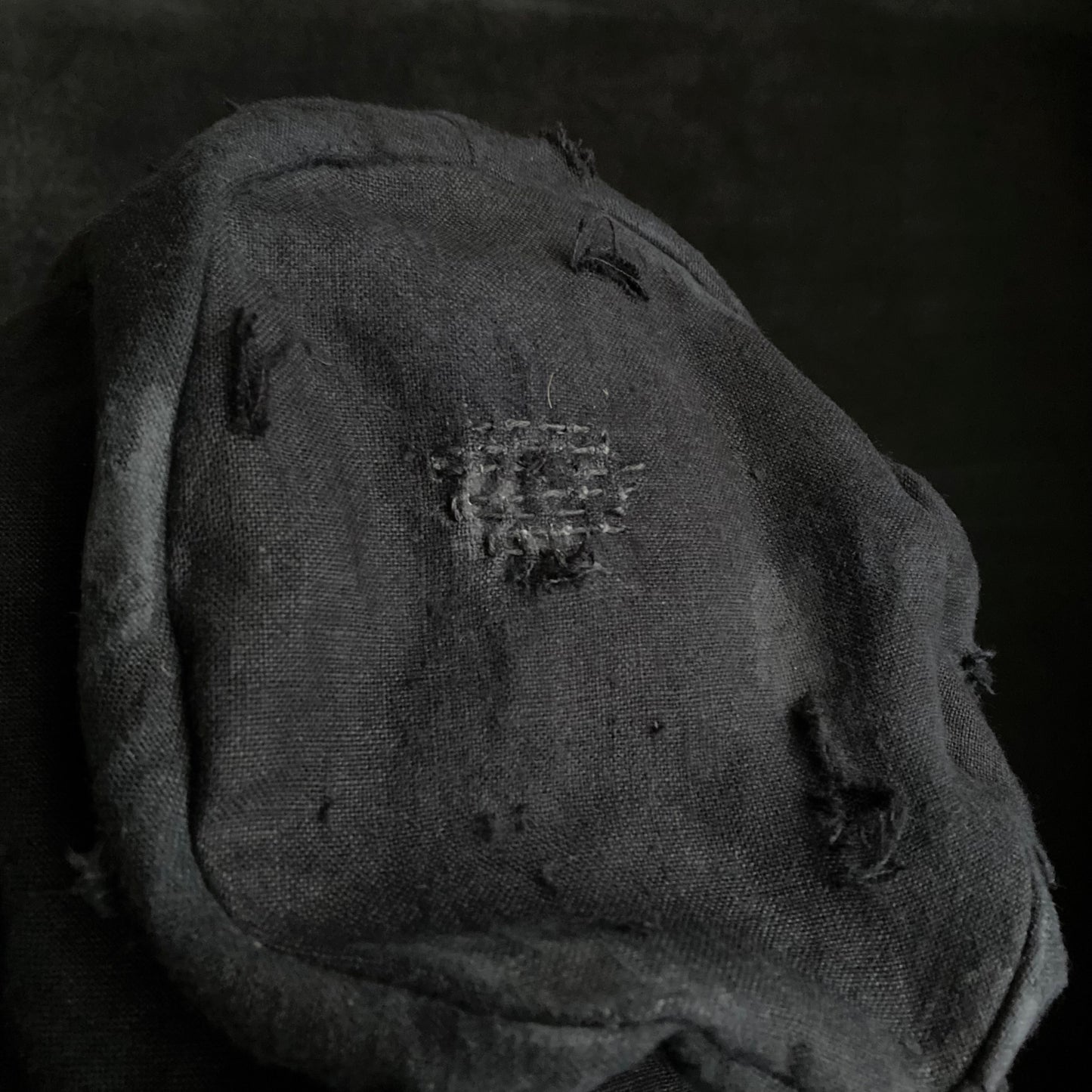 Black linen damage stitch turn cap (brim core)