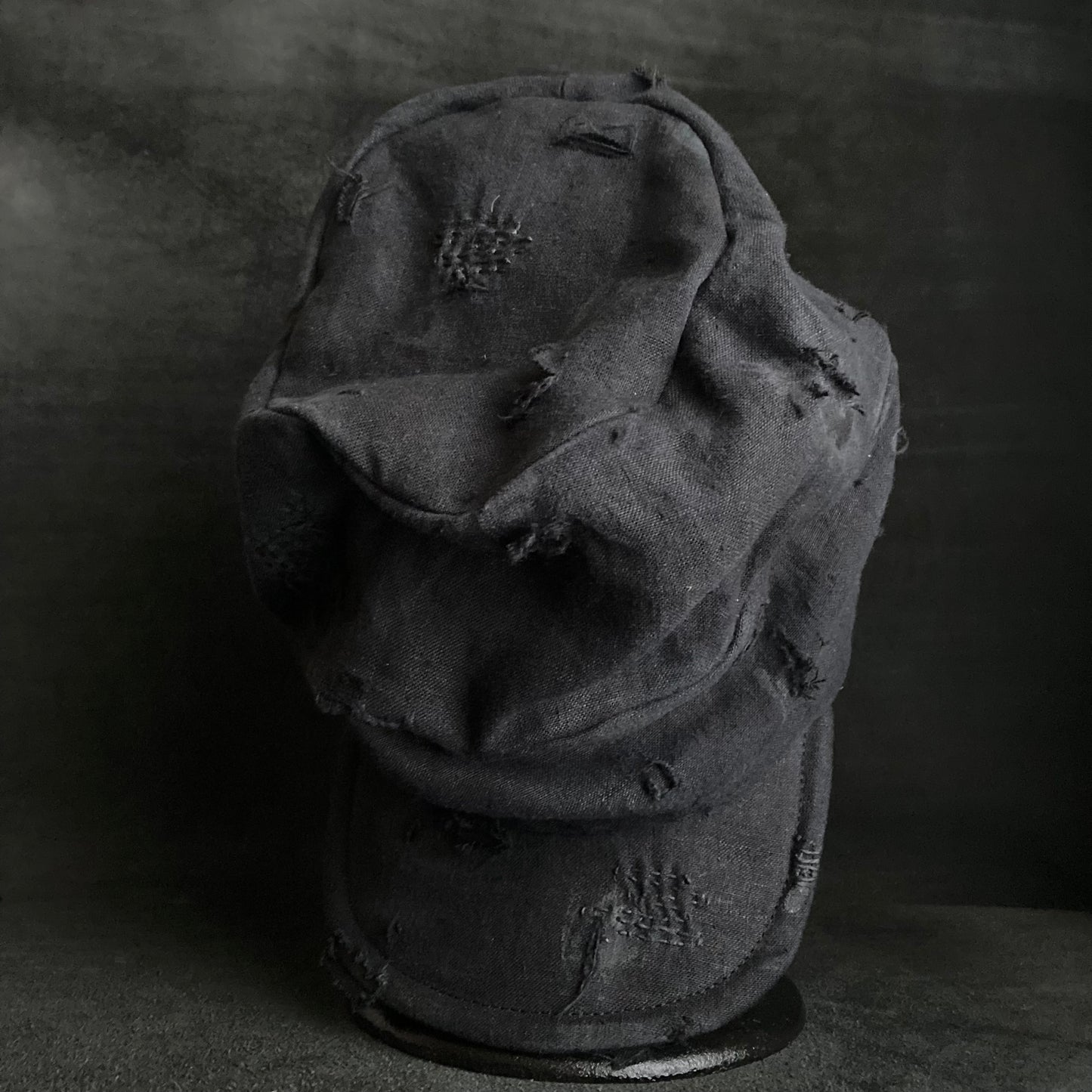 Black linen damage stitch turn cap (brim core)