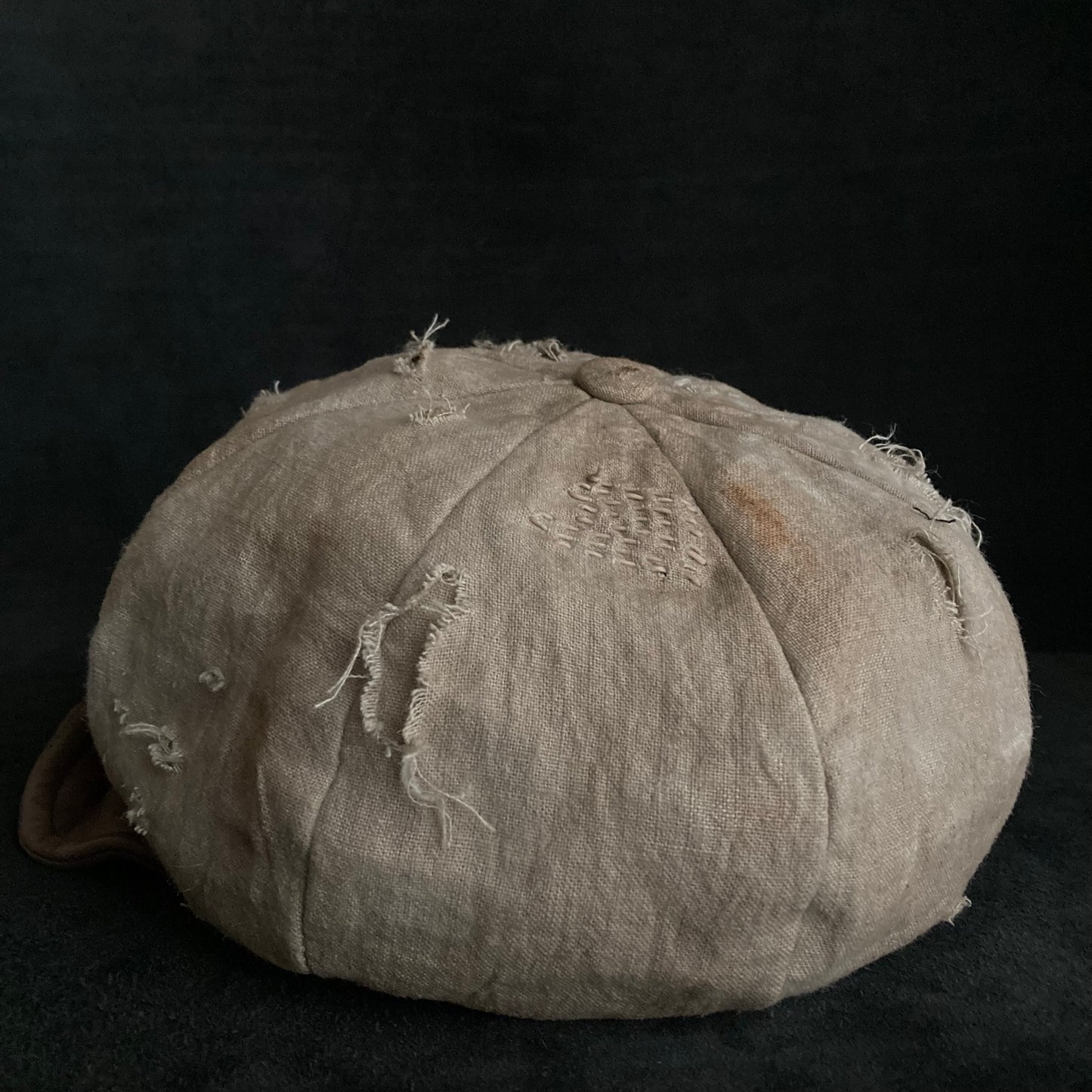 Sand tatters damage linen casquette