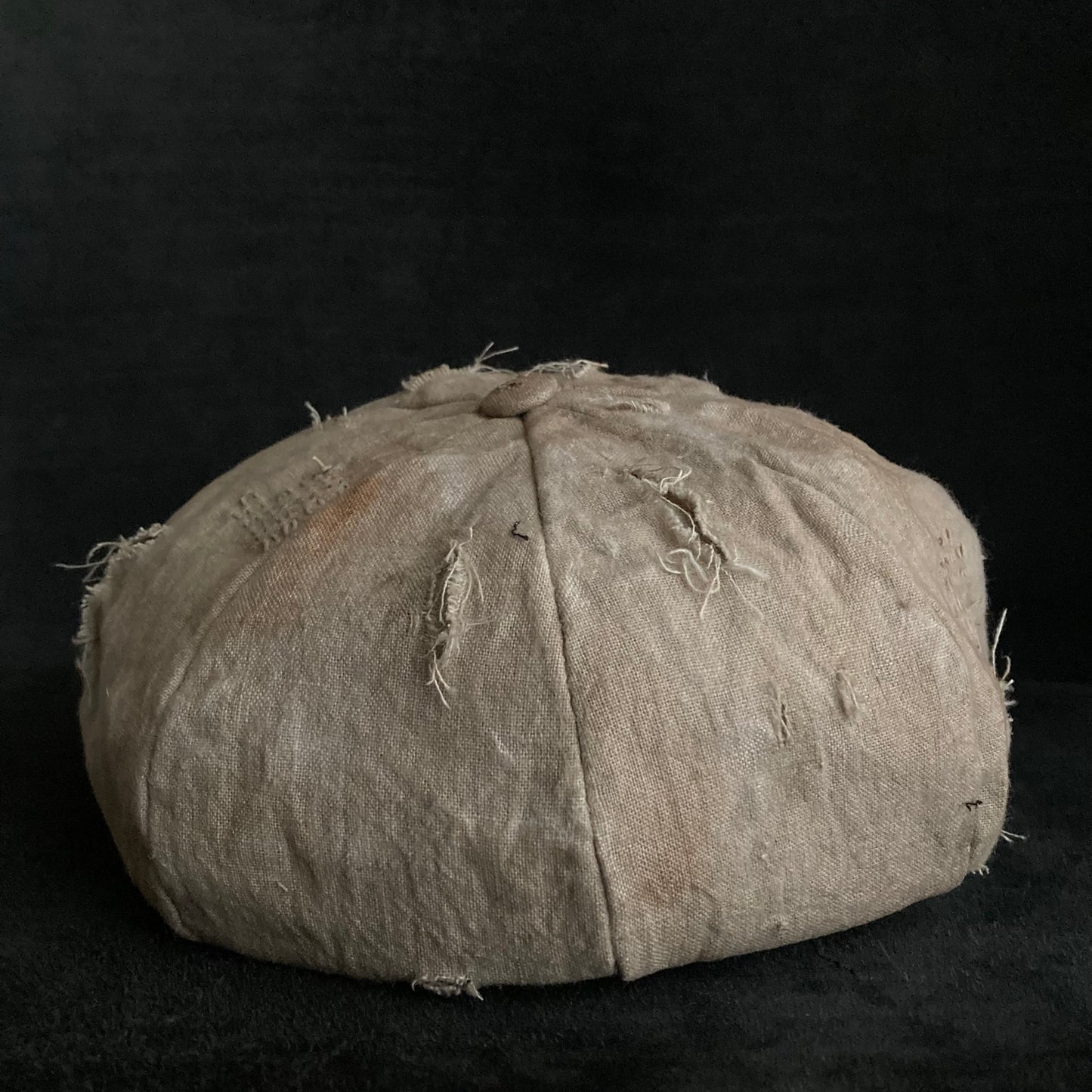 Sand tatters damage linen casquette